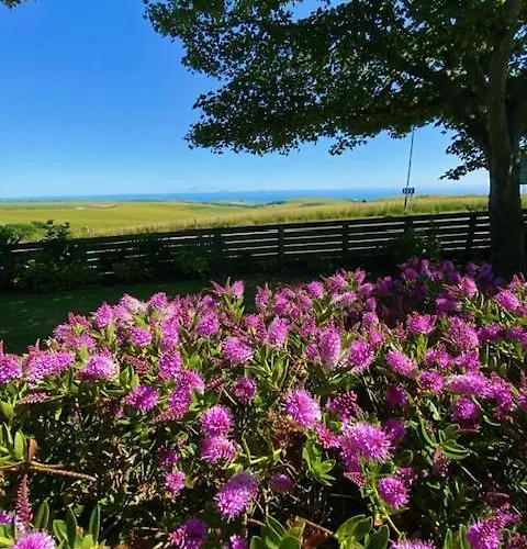 2 Bed Retreat With Amazing See View