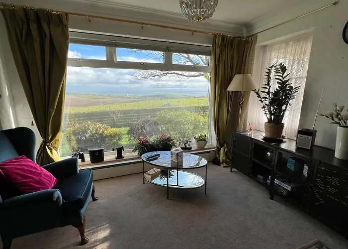 2 Bed Retreat With Amazing See View